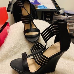 Black wedges